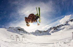 彩客网官网投注|纳达尔关键破发点力挽狂澜 鏖战五盘逆转晋级法网八强