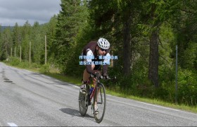 彩客网官网首页:传奇谢幕,著名运动员退役仪式感动全场