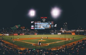 【彩客网官网首页】冰球联赛激战正酣,豪门对决引爆球迷热情,新秀表现抢眼